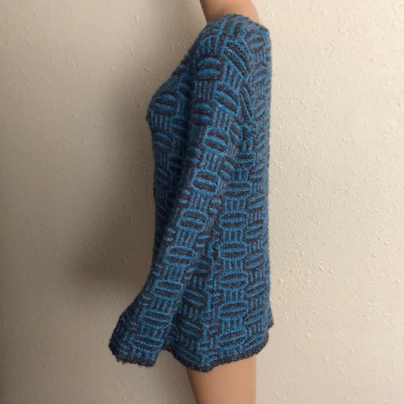 Putorti Sweater - Picture 2 of 9